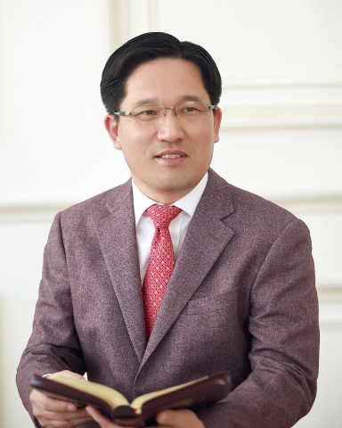 수정됨_양대식목사 증명사진(수정수정).jpg