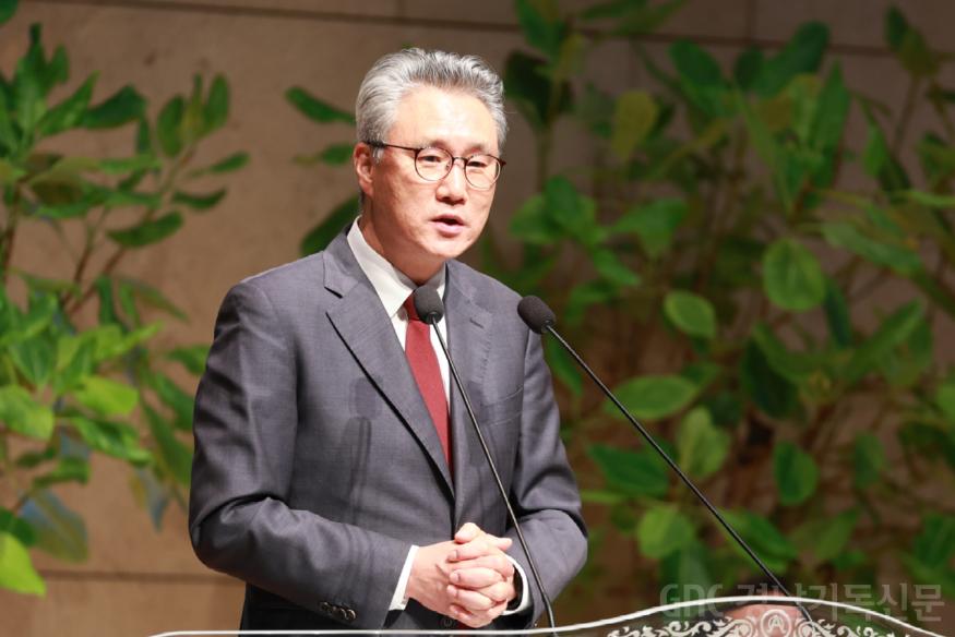 수정된_9_대회장인사_이상택 목사 (1).jpg