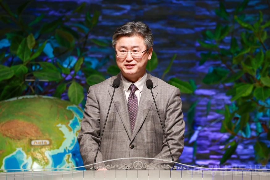 수정된_11_광고_신동진 목사 (1).jpg