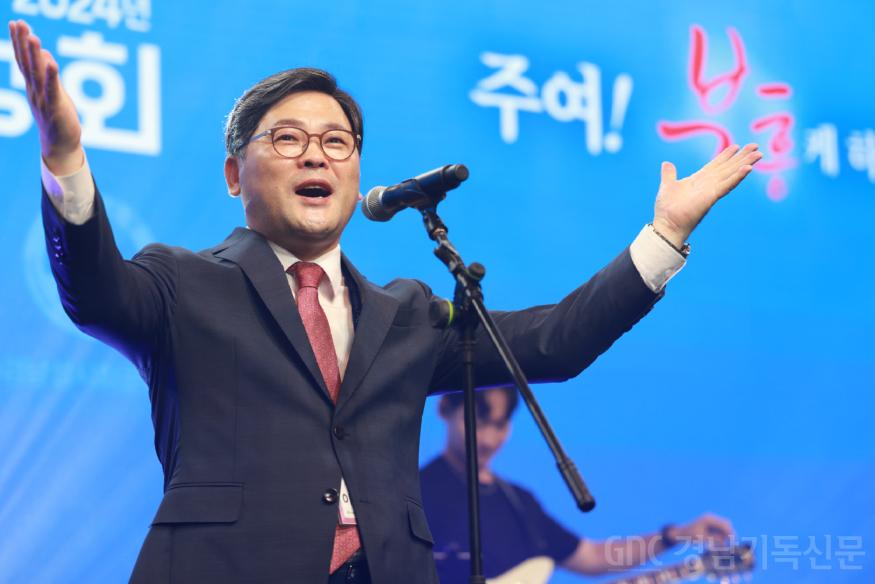 수정된_12_개회선언 이창교 목사.jpg