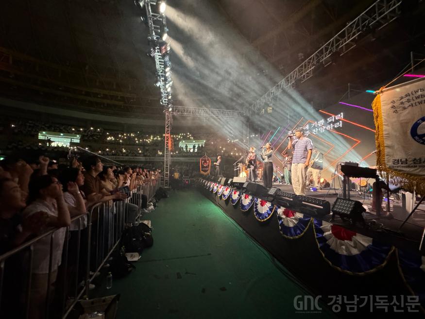 무대와 관중.jpg