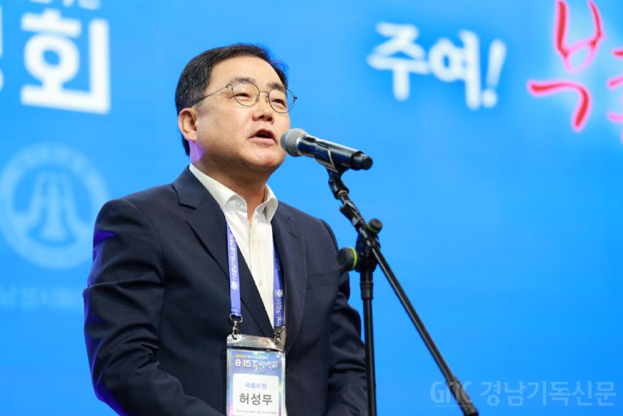 수정된_10_축사 허성무 국회의원.jpg