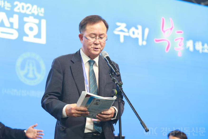 수정된_14_대표기도 신진수 목사.jpg