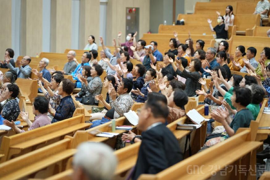 김해제일교회 기념부흥회.jpg