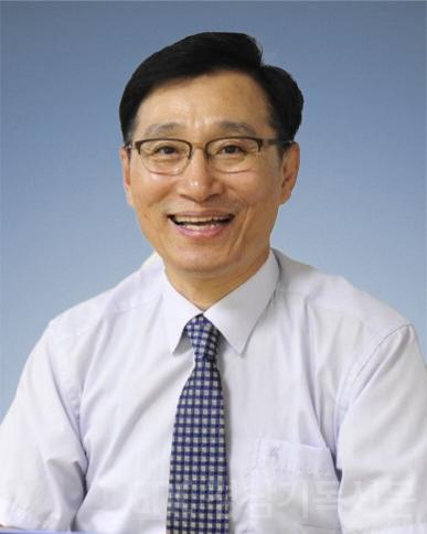 오성한 목사 사진_인터넷_021011 배경.jpg