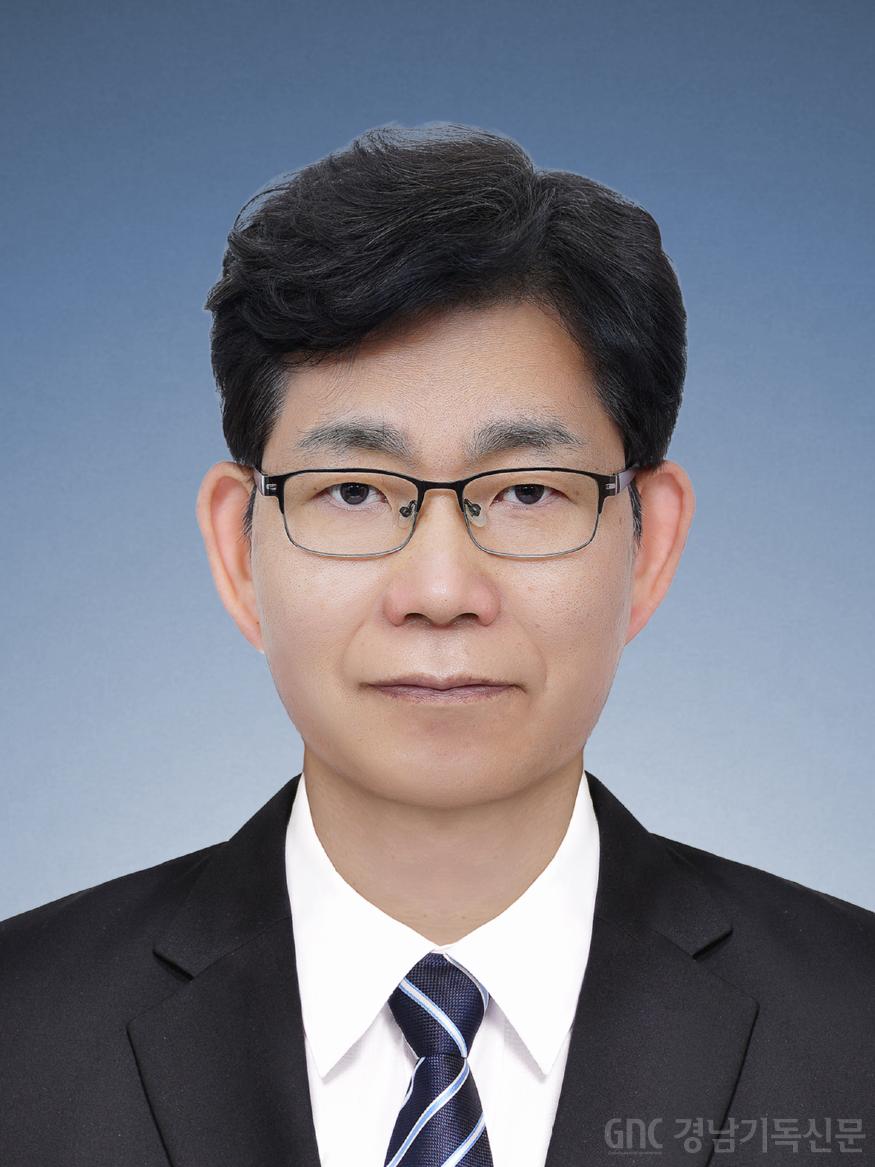 양산기연 손용락 목사 배경.jpg