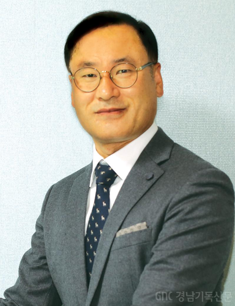 밀양기연 최희석 목사 사진.jpg