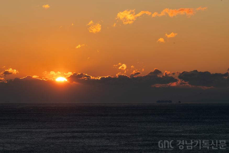 수정_20260102 거제 유호리 일출-06.jpg