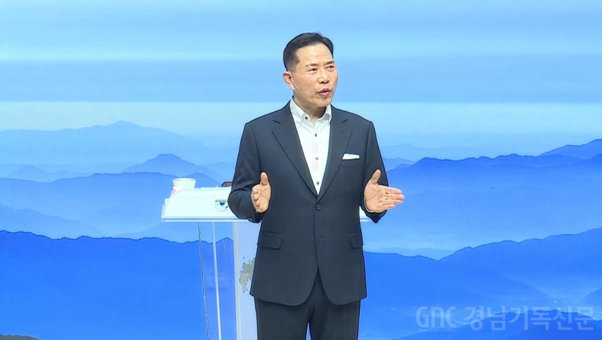 손현보 목사 석방 후 예배.jpg