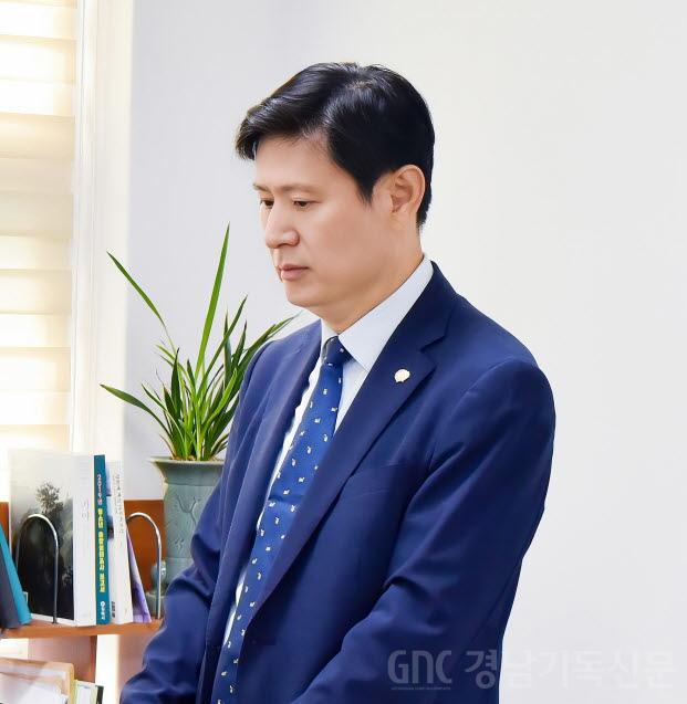 안태환 집무.jpg