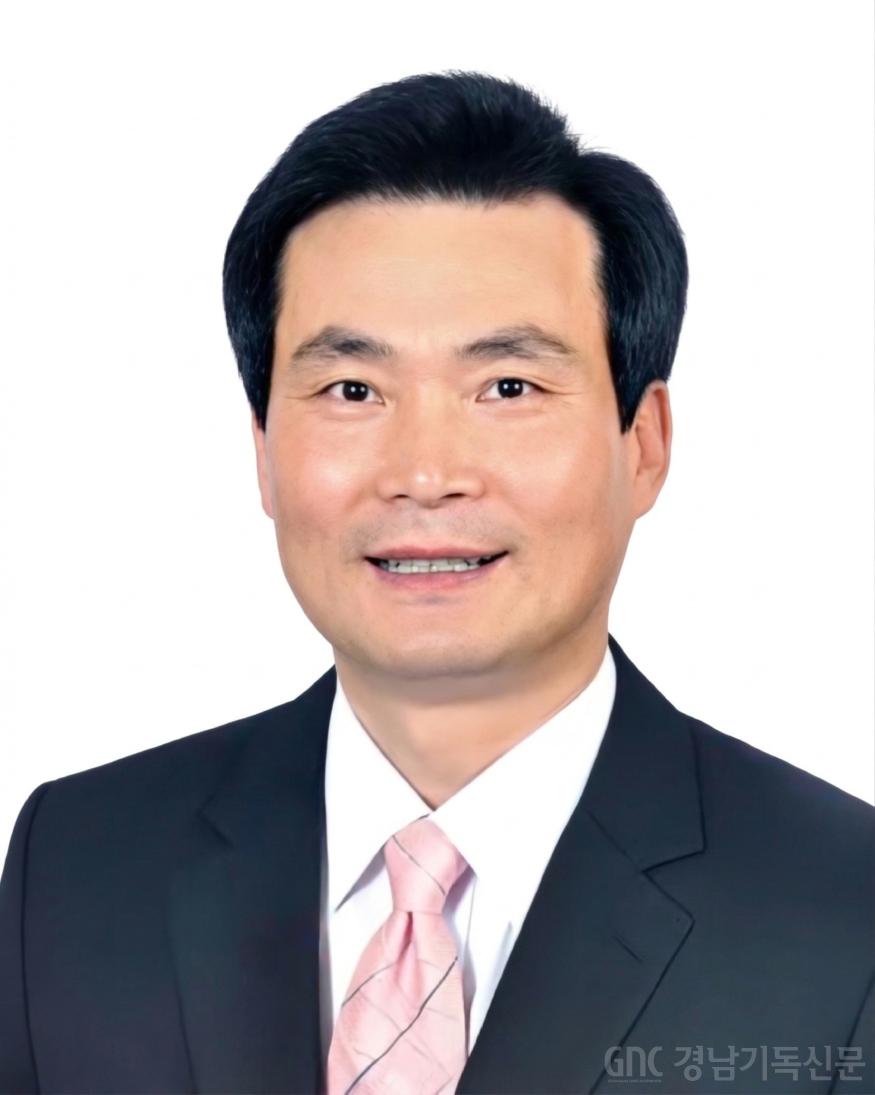 거창기연 이현용 목사 사진.jpg